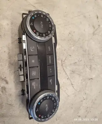 Mercedes-Benz C W204 Climate control unit A2048305790