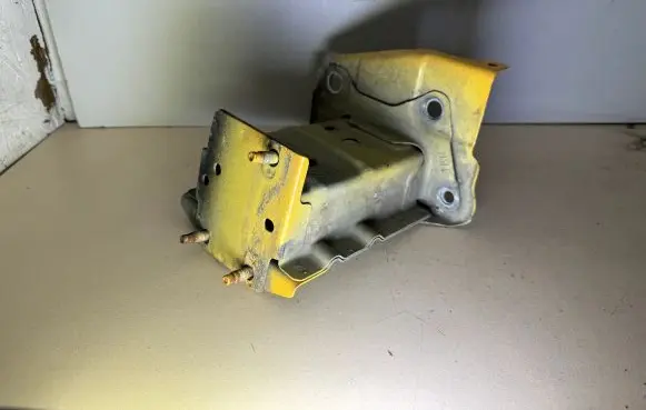 Nissan Juke I F15 Front bumper support beam