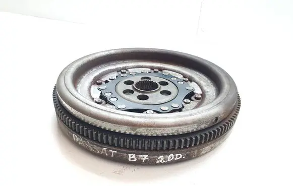 Volkswagen PASSAT B7 Dual mass flywheel 