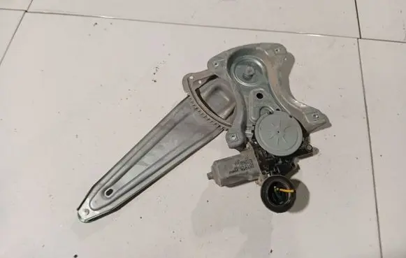Toyota Auris 150 Sliding door window regulator with motor
