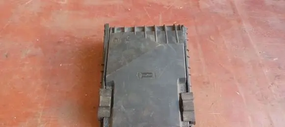 Volkswagen Touran I Fuse box cover 1K0937132F