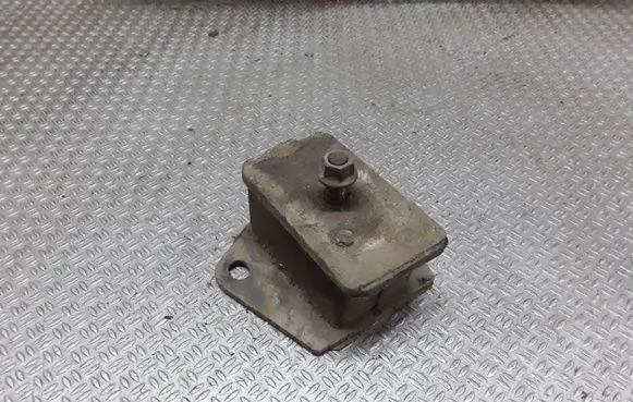Mitsubishi Pajero Engine mount bracket
