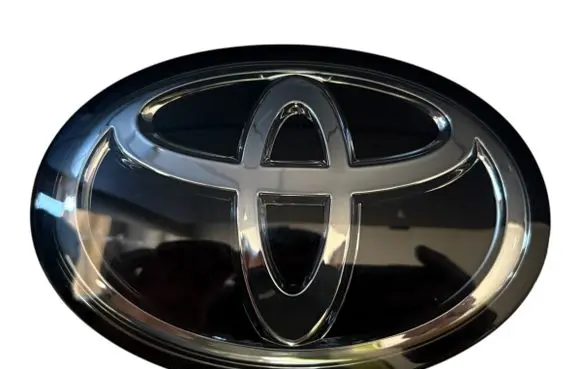Toyota Corolla E210 E21 Manufacturer badge logo/emblem 9097502124
