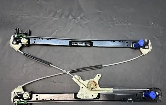 Land Rover Discovery 5 Rear window lifting mechanism without motor HY3227000AA