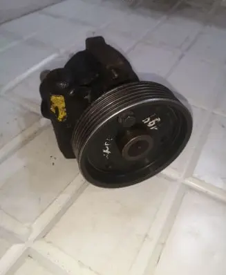 Renault Scenic I Power steering pump 7700105707B 7700105707