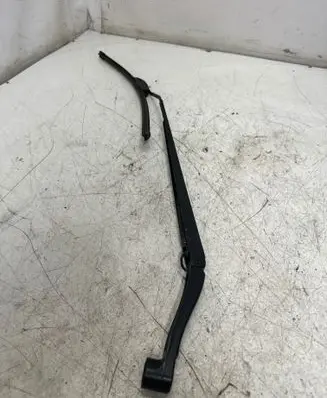 Opel Insignia B Front wiper blade arm 134714