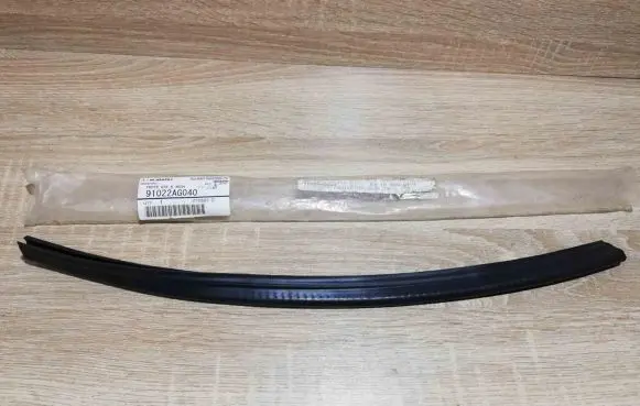 Subaru Forester SF Rubber seal rear door 91022AG040 NewGenuineOE