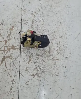 Chrysler PT Cruiser Front door lock