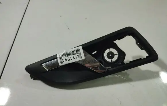 Skoda Octavia Mk2 (1Z) Rear door interior handle 1Z0839248