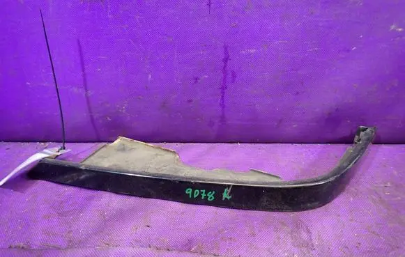Under headlight/headlamp trim
