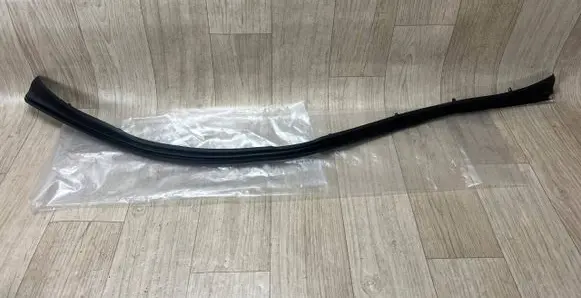 Porsche Cayenne (9Y0 9Y3) Engine hood trim 9Y0823727A
