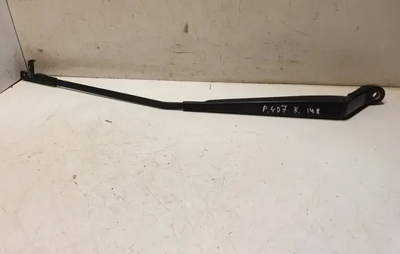 Front wiper blade arm