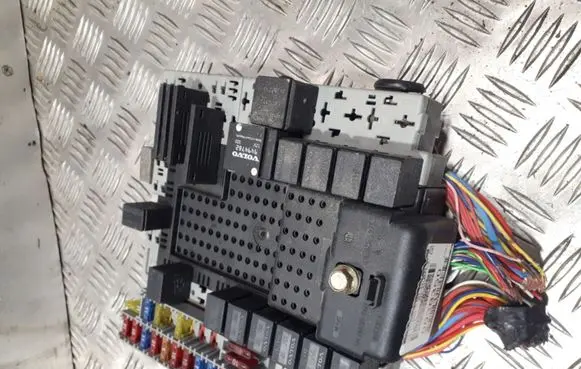 Volvo V70 Fuse module 0038350