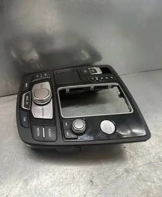Head unit multimedia control