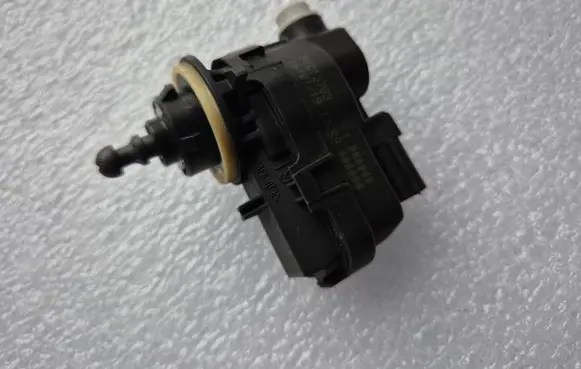 Toyota Auris E180 Headlight level adjustment motor 90013783