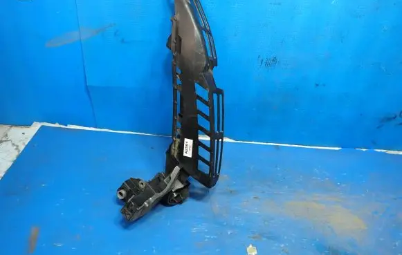 Headlight/headlamp mounting bracket