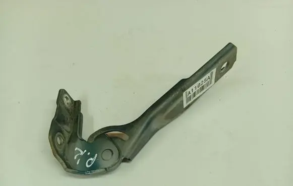Audi A3 S3 8P Engine bonnet/hood hinges 8P0823301