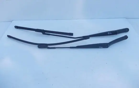Volkswagen Golf VI Front wiper blade arm 1Q1955410 1Q1955409