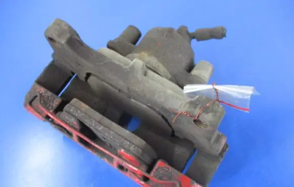 Volkswagen PASSAT B6 Front brake caliper