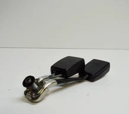 Middle seatbelt buckle (rear)