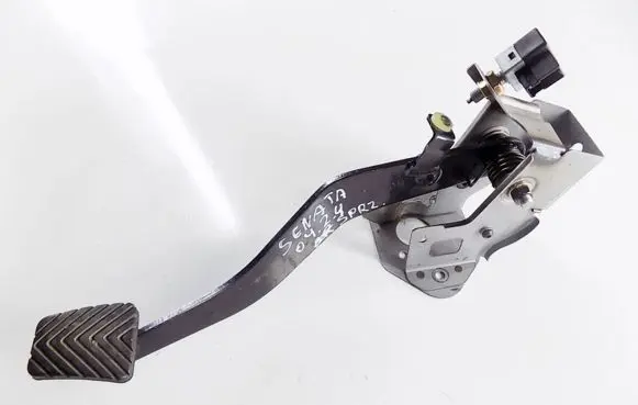 Hyundai Sonata Clutch pedal 