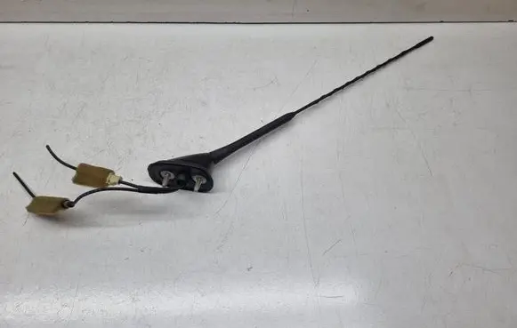 Toyota RAV 4 (XA20) Radio antenna