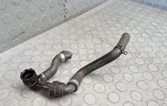 Engine coolant pipe/hose