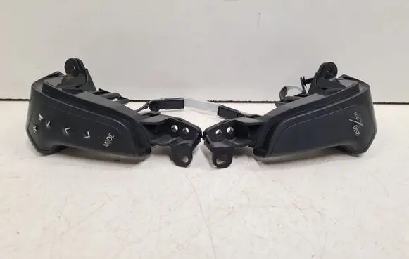 Steering wheel buttons/switches