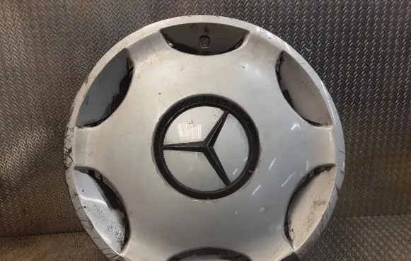Mercedes-Benz C W202 R20 wheel hub/cap/trim 2024010024 A2024010024