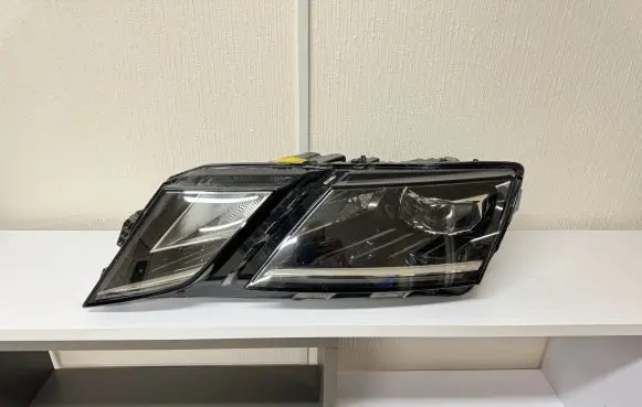 Skoda Octavia Mk3 (5E) Headlight/headlamp 5E1941015E 030110423107 E15A6369