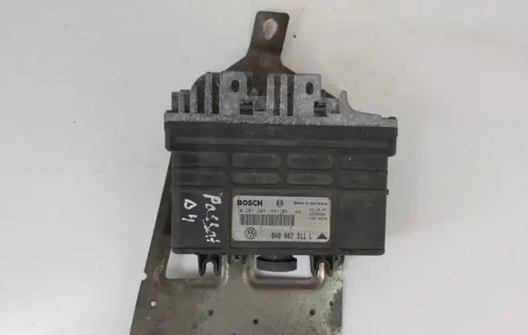 Volkswagen PASSAT B4 Engine control unit/module 0261203188189 8A0907311L