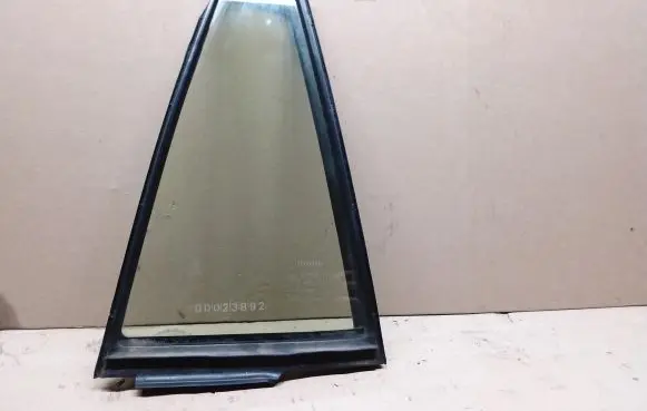 Toyota RAV 4 (XA40) Rear vent window glass 