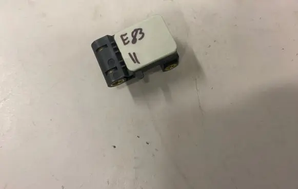 BMW X3 E83 Airbag deployment crash/impact sensor 0285003900 6911003 270807