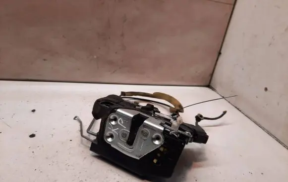 Mazda 5 Front door lock B83B85L2