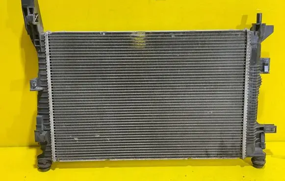 Ford Focus Coolant radiator BV618005BB