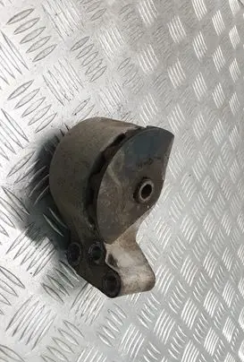 Mitsubishi Carisma Engine mount bracket