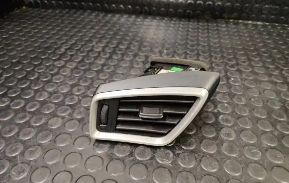 Nissan Qashqai Dashboard side air vent grill/cover trim 687614EA0A