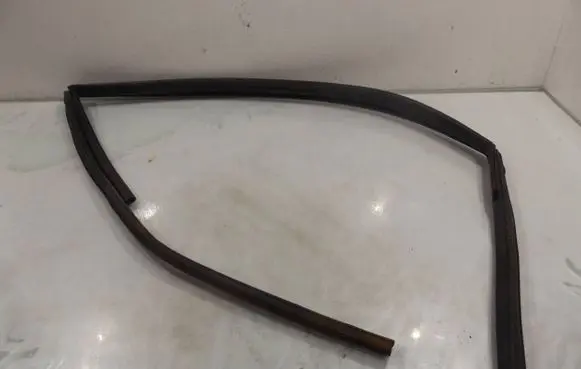 Chevrolet Captiva Front door rubber seal 