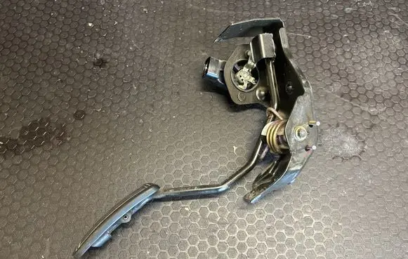 Toyota Avensis T250 Accelerator throttle pedal A3Z10