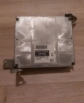 Toyota Avensis T250 Engine control unit/module 8966105821 MB1758008333