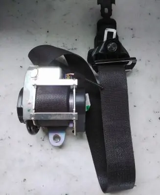 Opel Astra J Front seatbelt 617023500