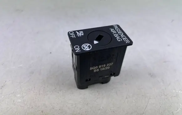 Volkswagen T-Roc Passenger airbag on/off switch 5Q0919237