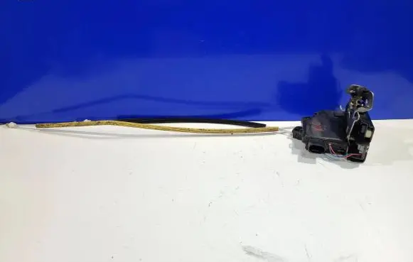 Audi A6 S6 C5 4B Rear door lock 4B0839015G