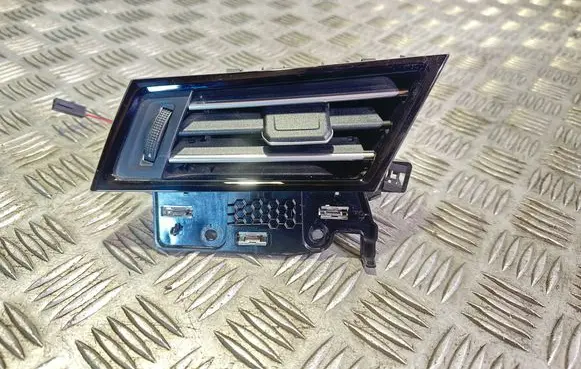 Volkswagen PASSAT B8 Dashboard side air vent grill/cover trim 3G1819701E