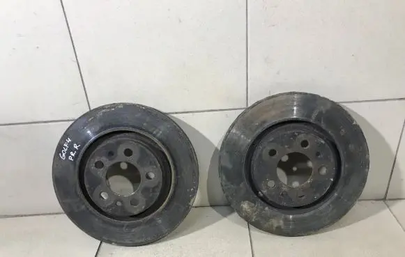 Volkswagen Golf IV Front brake disc