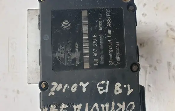 Skoda Octavia Mk1 (1U) ABS Pump 1J0907379E 1J0614217B