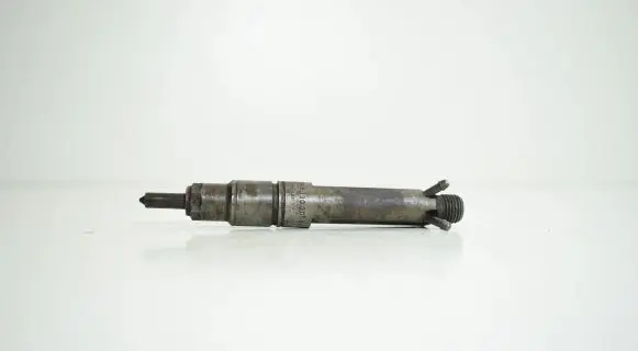 Audi A6 S6 C4 4A Fuel injector 046130201B