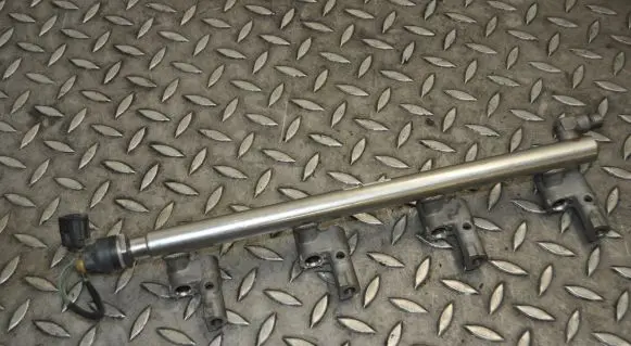 Jaguar XF X250 Fuel main line pipe 8W939F972BA 8Q939G774AF