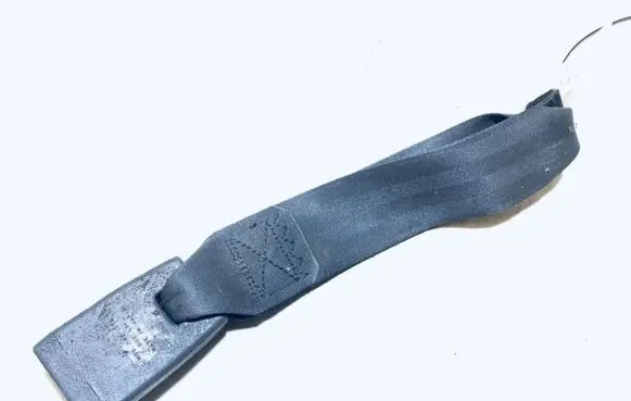 Mitsubishi Space Wagon Rear seatbelt buckle n381073