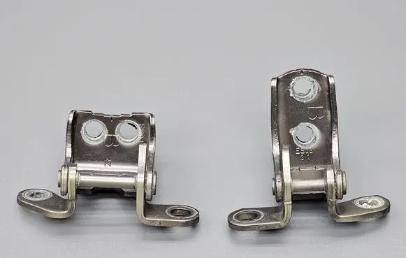 Rear door hinge set
